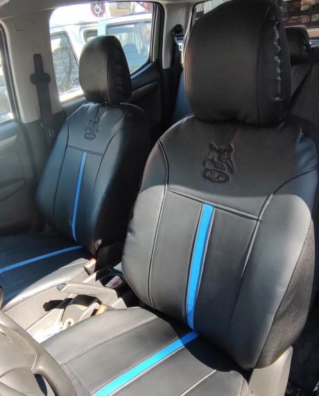 Negro con línea azul