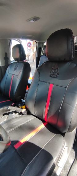 Negro con línea roja